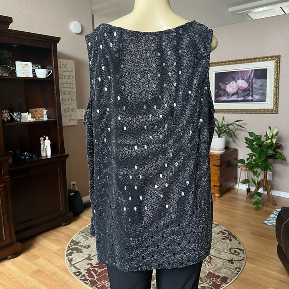 Avenue shiny black sleeveless blouse-size 26/28-NWT - Picture 10 of 10